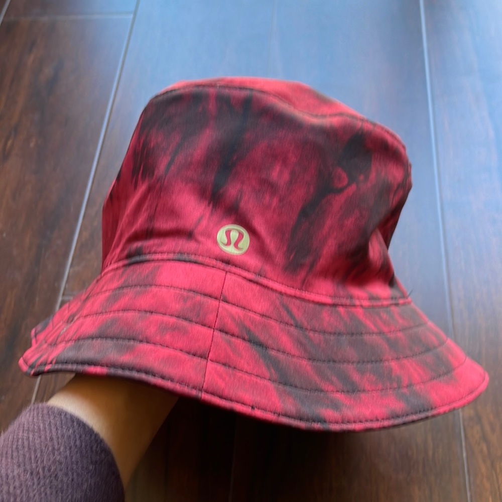 Lululemon reversible bucket hat